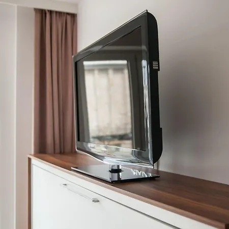 Smolna By Your Freedom Warschau