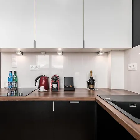 Smolna By Your Freedom ワルシャワ