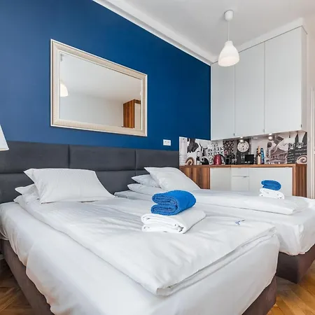 Smolna By Your Freedom * ワルシャワ