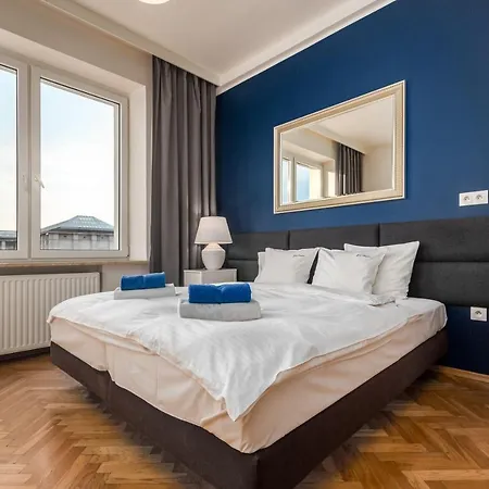 Smolna By Your Freedom ワルシャワ